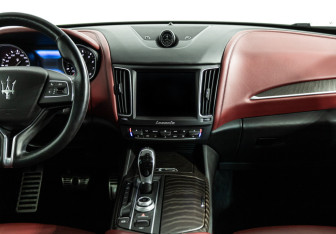 Подержанный автомобиль Maserati Levante 2017 года (14 фото)