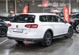 Подержанный автомобиль Volkswagen Passat Wagon 2019 года (11 фото)