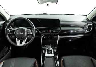 Подержанный автомобиль Kia Seltos 2024 года (13 фото)