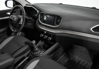 Подержанный автомобиль LADA (ВАЗ) Vesta Sedan 2023 года (13 фото)