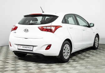 Подержанный автомобиль Hyundai i30 Hatchback 2015 года (5 фото)