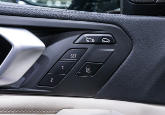 Подержанный автомобиль BMW X6 2020 года (27 фото)