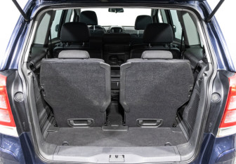Подержанный автомобиль Opel Zafira Compactvan 2010 года (16 фото)