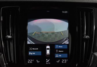 Подержанный автомобиль Volvo V90 Cross Country 2019 года (14 фото)