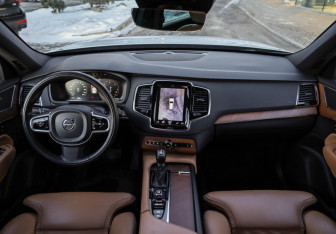 Подержанный автомобиль Volvo XC90 2017 года (12 фото)
