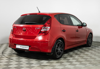 Подержанный автомобиль Hyundai i30 Hatchback 2010 года (5 фото)