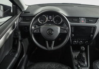 Подержанный автомобиль Skoda Octavia Liftback 2019 года (11 фото)