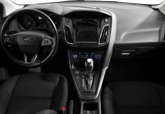 Подержанный автомобиль Ford Focus Sedan 2017 года (13 фото)