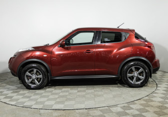 Подержанный автомобиль Nissan Juke 2012 года (8 фото)