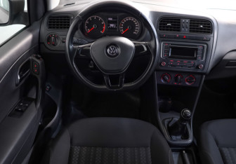 Подержанный автомобиль Volkswagen Polo Sedan 2015 года (9 фото)