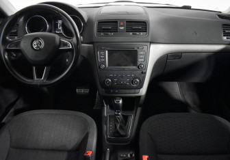 Подержанный автомобиль Skoda Yeti 2014 года (15 фото)