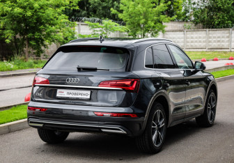 Подержанный автомобиль Audi Q5 2021 года (6 фото)