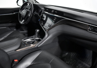 Подержанный автомобиль Toyota Camry Sedan 2018 года (14 фото)