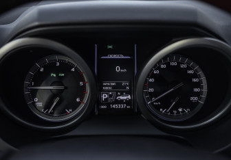Подержанный автомобиль Toyota Land Cruiser Prado 2017 года (16 фото)