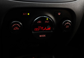 Подержанный автомобиль Kia Rio Sedan 2010 года (13 фото)