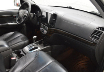 Подержанный автомобиль Hyundai Santa Fe 2010 года (12 фото)