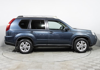 Подержанный автомобиль Nissan X-Trail 2012 года (4 фото)