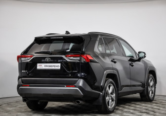 Подержанный автомобиль Toyota RAV4 2021 года (5 фото)