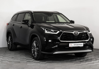 Подержанный автомобиль Toyota Highlander 2025 года (4 фото)