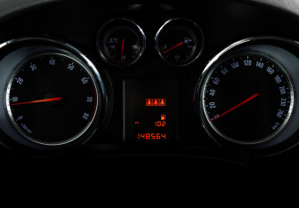 Подержанный автомобиль Opel Mokka 2014 года (14 фото)