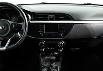 Подержанный автомобиль Kia Rio Sedan 2019 года (14 фото)
