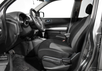 Подержанный автомобиль Nissan X-Trail 2010 года (10 фото)