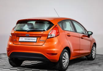 Подержанный автомобиль Ford Fiesta Hatchback 2016 года (5 фото)