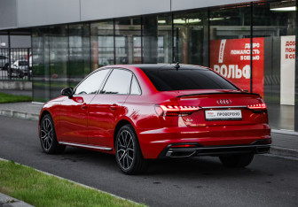 Подержанный автомобиль Audi A4 Sedan 2020 года (8 фото)