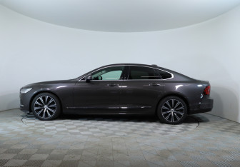 Подержанный автомобиль Volvo S90 2021 года (9 фото)