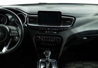 Подержанный автомобиль Kia Ceed Hatchback 2019 года (14 фото)