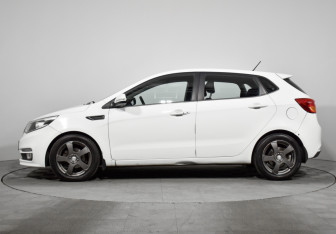 Подержанный автомобиль Kia Rio Hatchback 2016 года (8 фото)