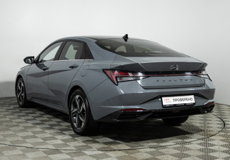 Подержанный автомобиль Hyundai Elantra Sedan 2021 года (7 фото)