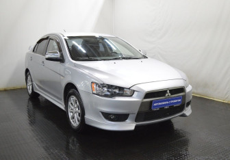 Подержанный автомобиль Mitsubishi Lancer Sedan 2010 года (3 фото)