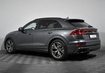 Подержанный автомобиль Audi Q8 2019 года (7 фото)