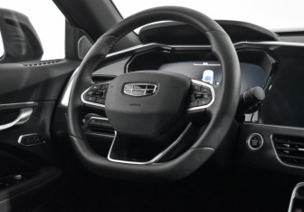 Подержанный автомобиль Geely Tugella 2023 года (17 фото)