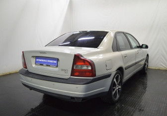 Подержанный автомобиль Volvo S80 2000 года (5 фото)
