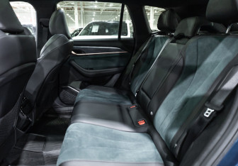 Подержанный автомобиль Geely Monjaro 2024 года (10 фото)