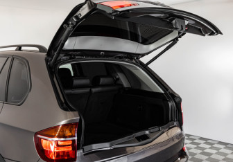 Подержанный автомобиль BMW X5 2013 года (27 фото)