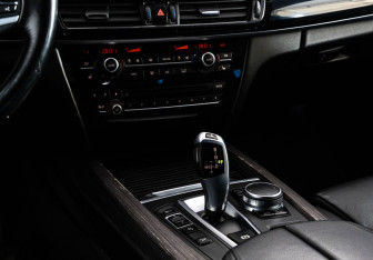 Подержанный автомобиль BMW X5 2016 года (13 фото)