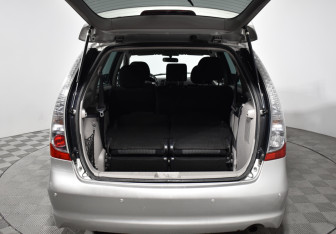 Подержанный автомобиль Mitsubishi Grandis 2008 года (20 фото)
