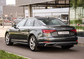 Подержанный автомобиль Audi A4 Sedan 2018 года (8 фото)