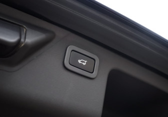 Подержанный автомобиль Land Rover Discovery Sport 2018 года (29 фото)