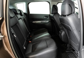 Подержанный автомобиль Peugeot 3008 2014 года (15 фото)