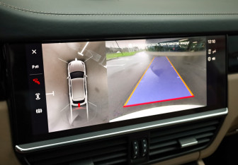 Подержанный автомобиль Porsche Cayenne 2021 года (21 фото)