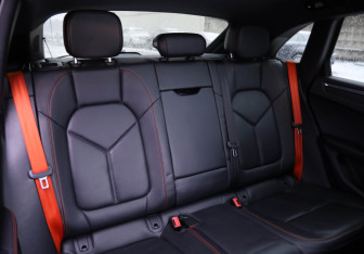 Подержанный автомобиль Porsche Macan 2022 года (15 фото)