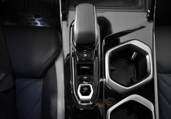 Подержанный автомобиль Geely Atlas 2024 года (11 фото)