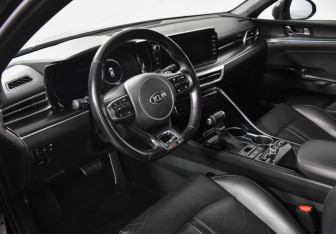 Подержанный автомобиль Kia K5 2020 года (9 фото)
