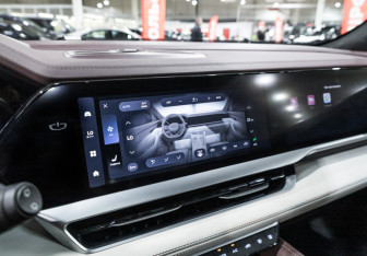 Подержанный автомобиль Geely Monjaro 2023 года (22 фото)