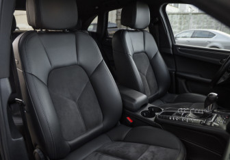 Подержанный автомобиль Porsche Macan 2020 года (25 фото)