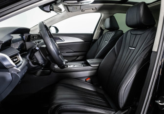 Подержанный автомобиль Hongqi H5 2024 года (23 фото)